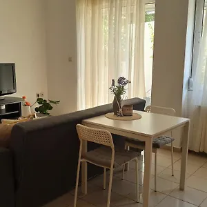 https://cozy-flat-close-to-the-airport-port-and-center.rethymnohotels.net